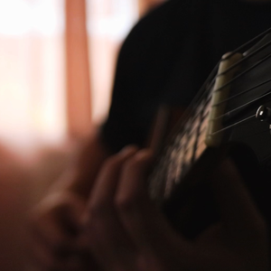 在厨房拨开内裤进入毛片
